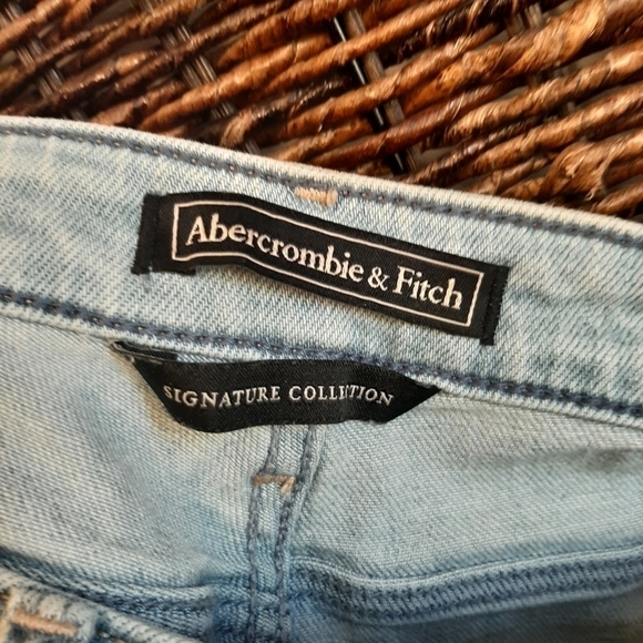 Abercrombie & Fitch 24 x 28 High Rise Distressed Light Wash Denim Skinny Jeans - Picture 8 of 16